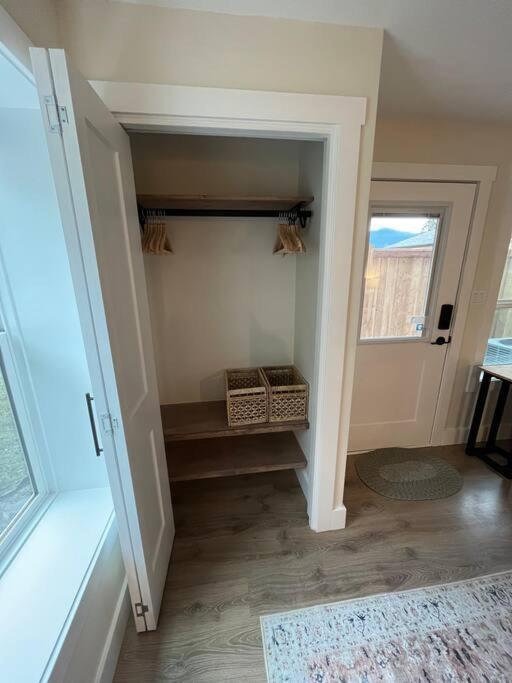 Modern Studio With Soft Tub And Mountain Views - Ratcliffe Guest Suite ดันแคน ภายนอก รูปภาพ
